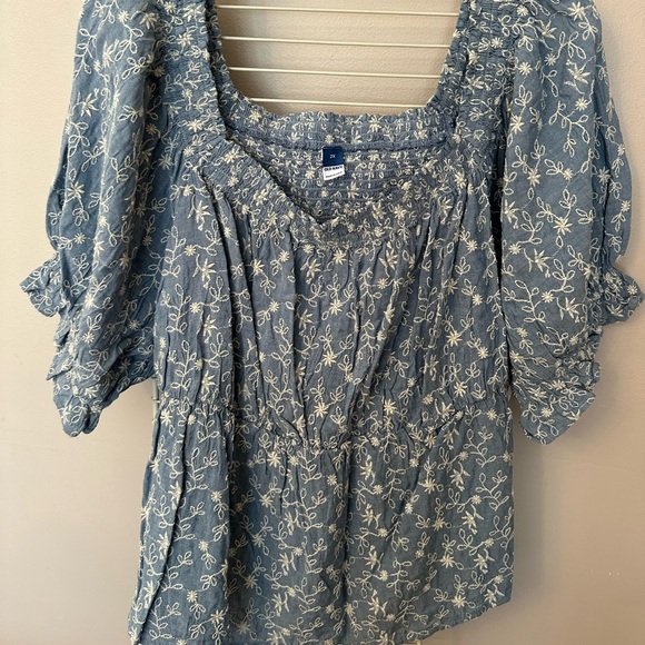 Old Navy Tops - New peplum style blouse with a stretchy back in sz2X